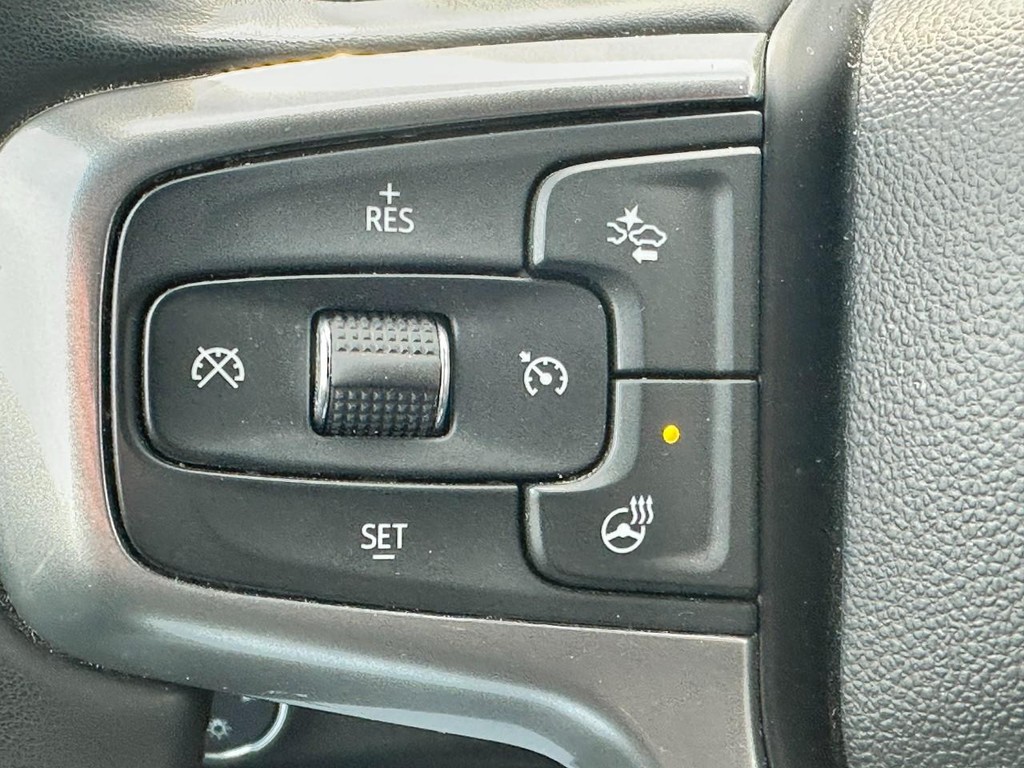 Chevrolet Silverado 1500 Vehicle Full-screen Gallery Image 18