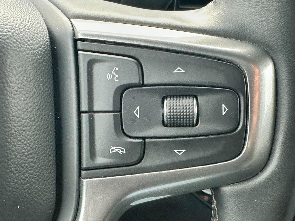 Chevrolet Silverado 1500 Vehicle Full-screen Gallery Image 19