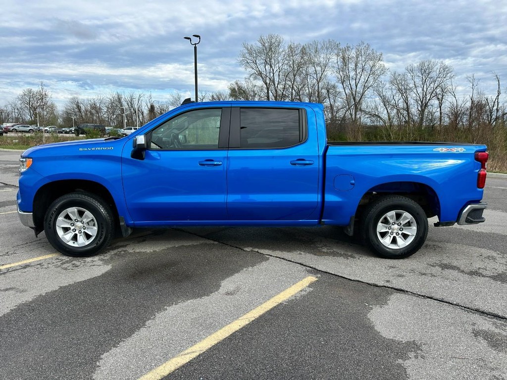 Chevrolet Silverado 1500 Vehicle Full-screen Gallery Image 02