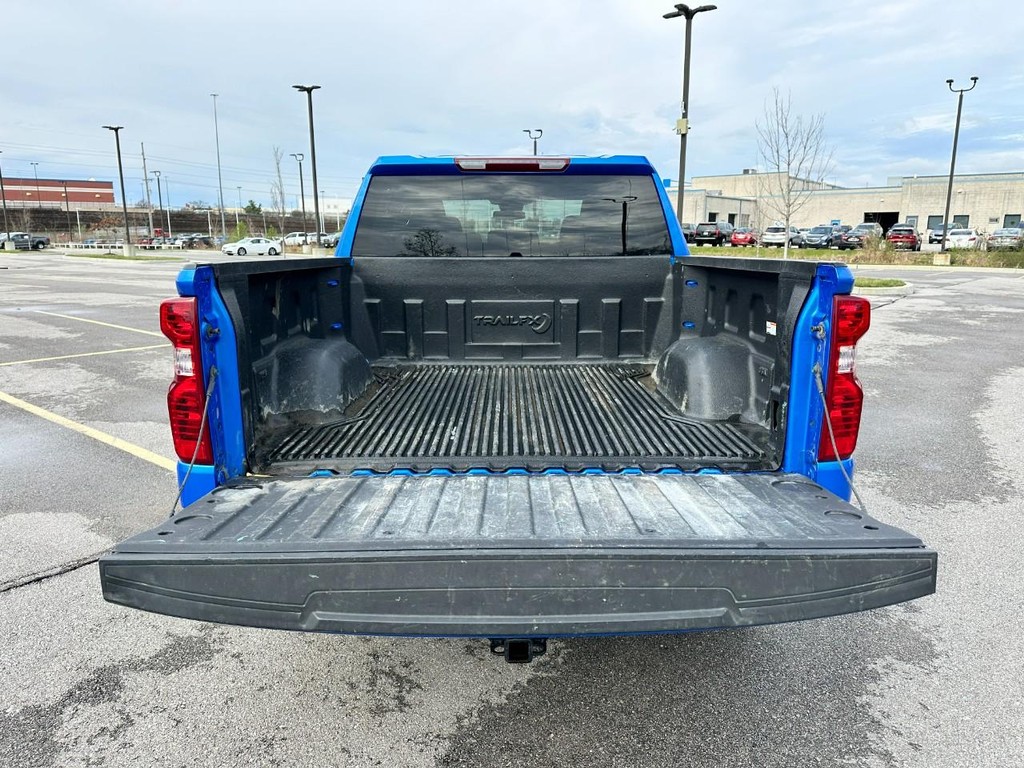 Chevrolet Silverado 1500 Vehicle Full-screen Gallery Image 05