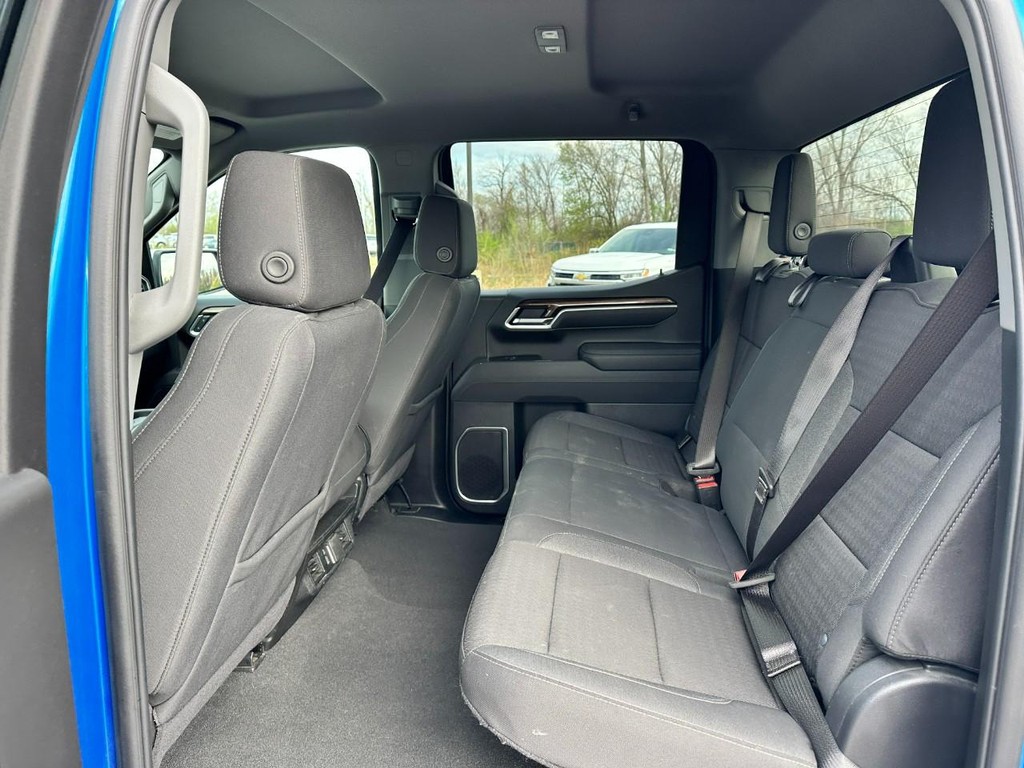 Chevrolet Silverado 1500 Vehicle Full-screen Gallery Image 10