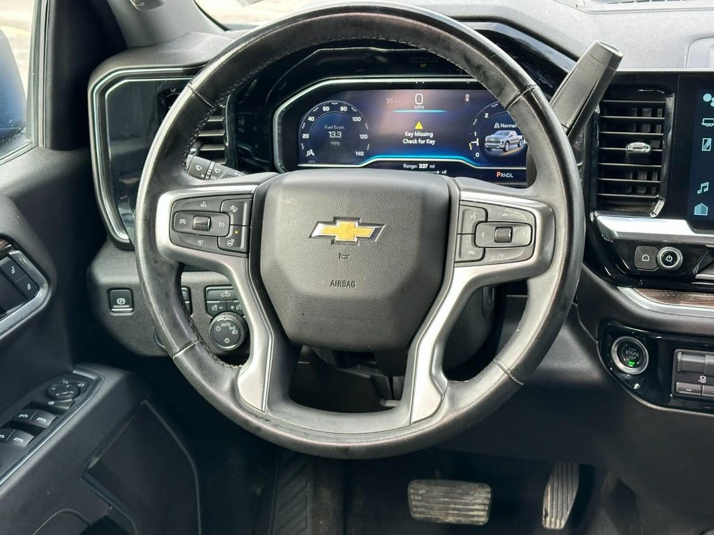 Chevrolet Silverado 1500 Vehicle Full-screen Gallery Image 12