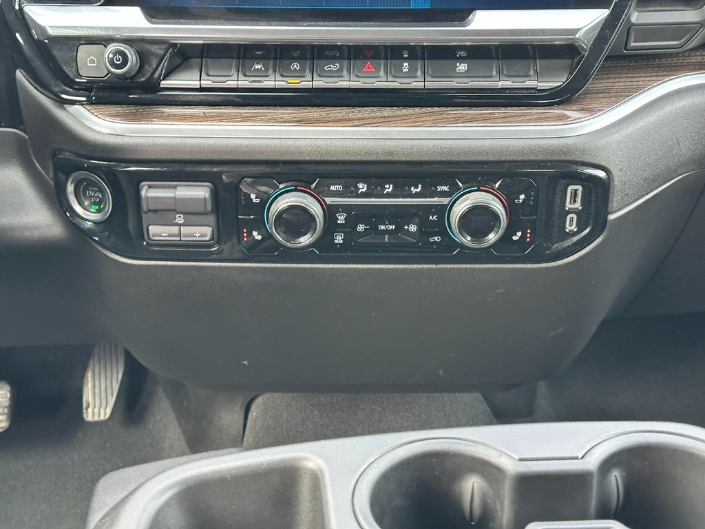 Chevrolet Silverado 1500 Vehicle Full-screen Gallery Image 14