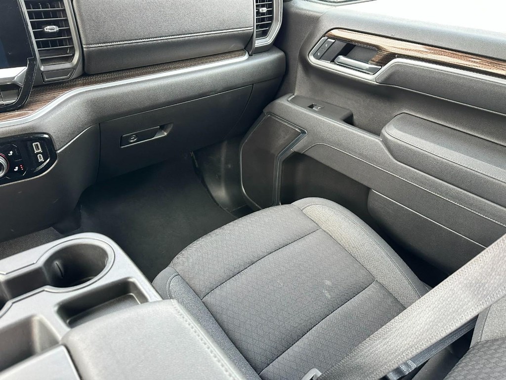 Chevrolet Silverado 1500 Vehicle Full-screen Gallery Image 15