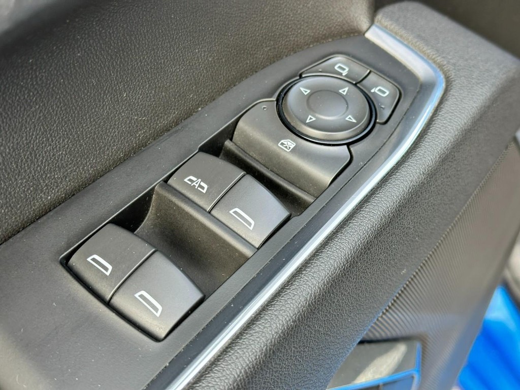 Chevrolet Silverado 1500 Vehicle Full-screen Gallery Image 16