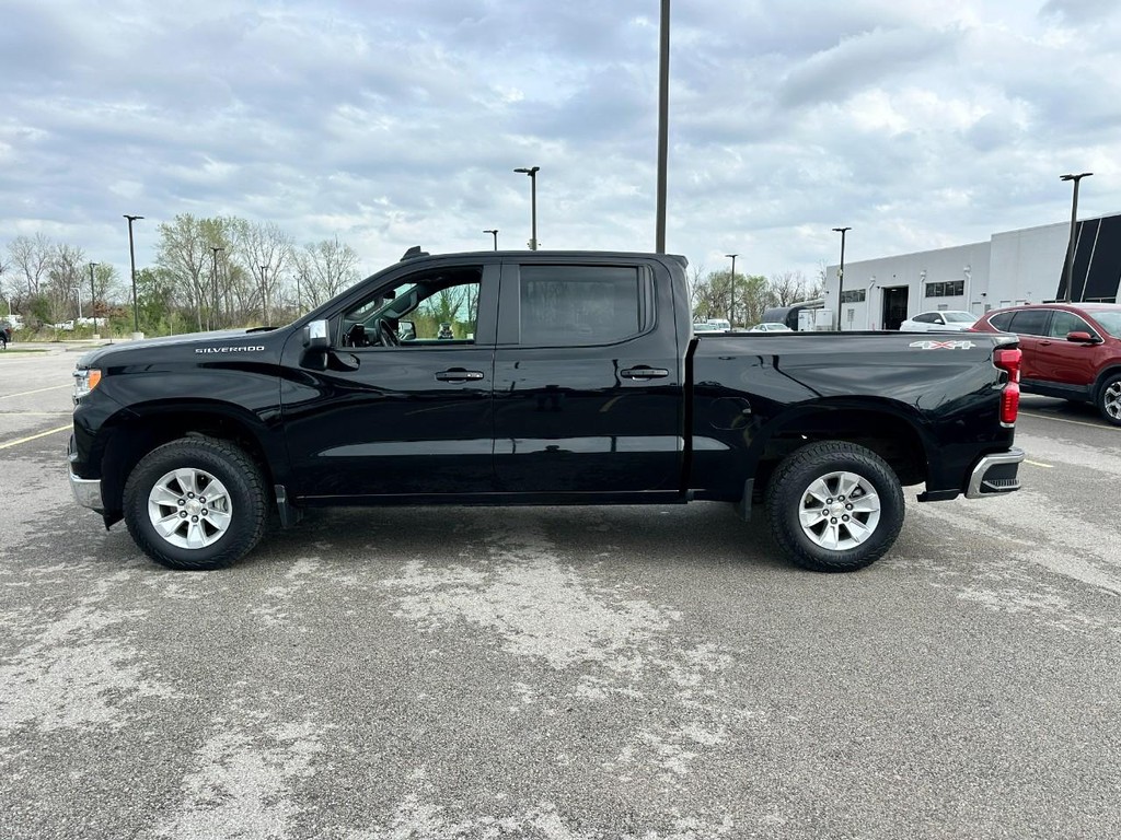 Chevrolet Silverado 1500 Vehicle Full-screen Gallery Image 02