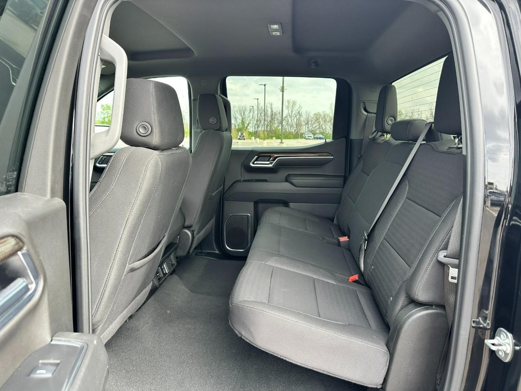 Chevrolet Silverado 1500 Vehicle Full-screen Gallery Image 10