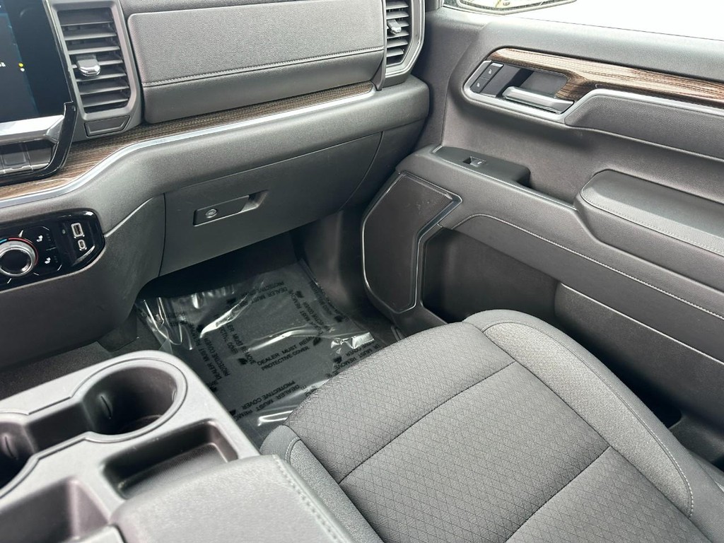 Chevrolet Silverado 1500 Vehicle Full-screen Gallery Image 15