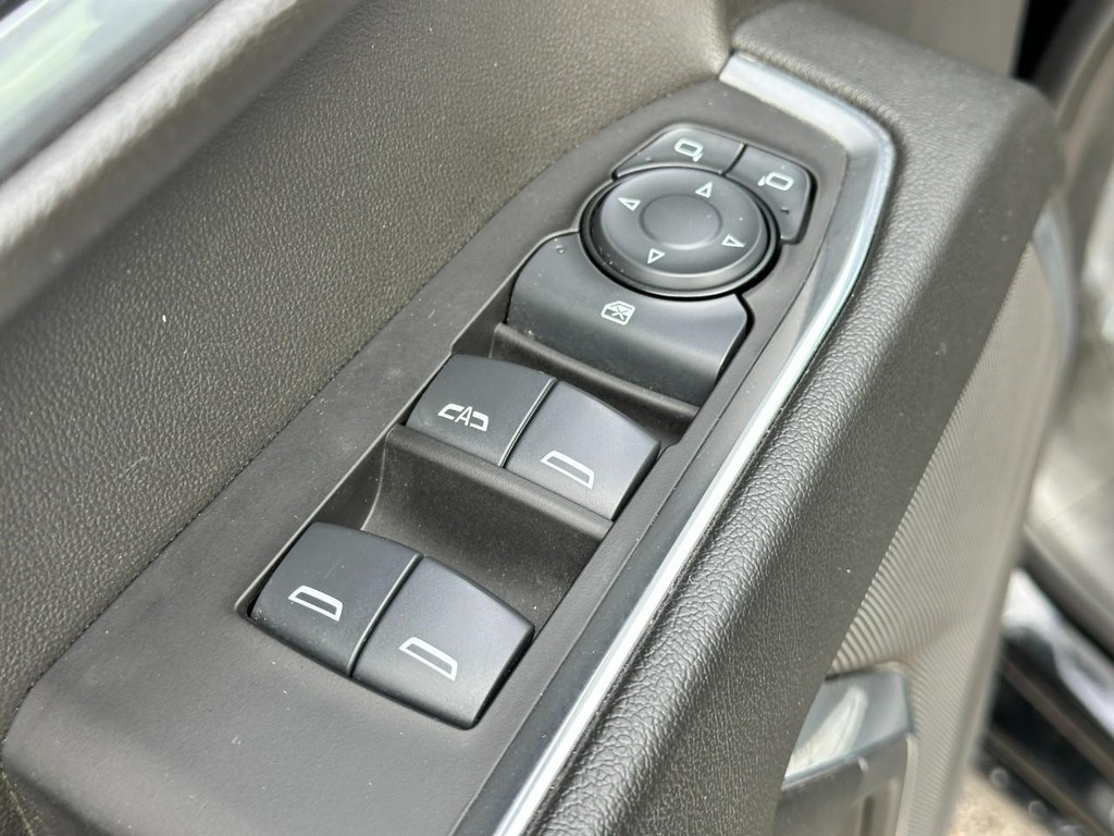 Chevrolet Silverado 1500 Vehicle Full-screen Gallery Image 16