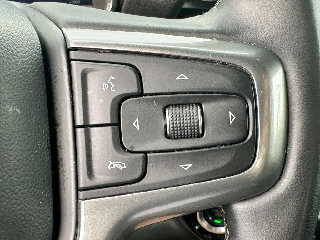 Chevrolet Silverado 1500 Vehicle Full-screen Gallery Image 19