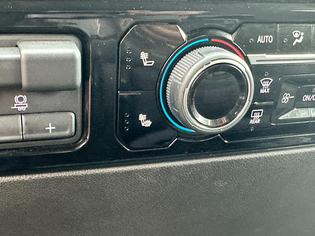 Chevrolet Silverado 1500 Vehicle Full-screen Gallery Image 21