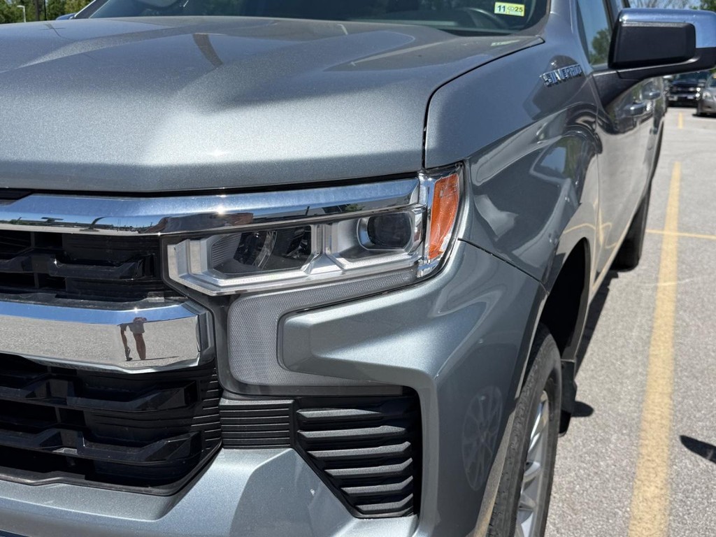 Chevrolet Silverado 1500 Vehicle Full-screen Gallery Image 02