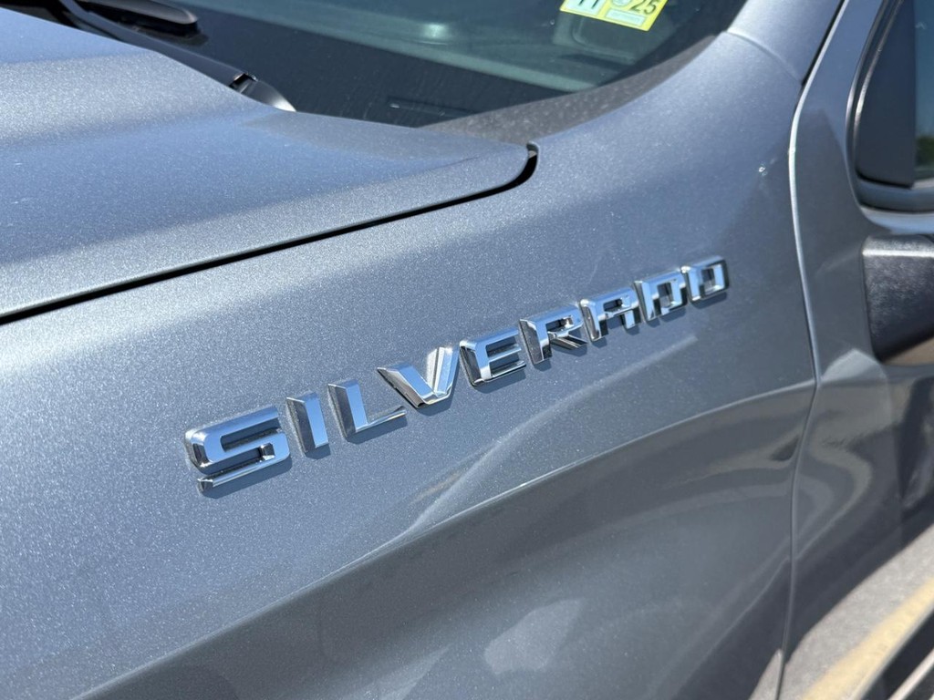 Chevrolet Silverado 1500 Vehicle Full-screen Gallery Image 15