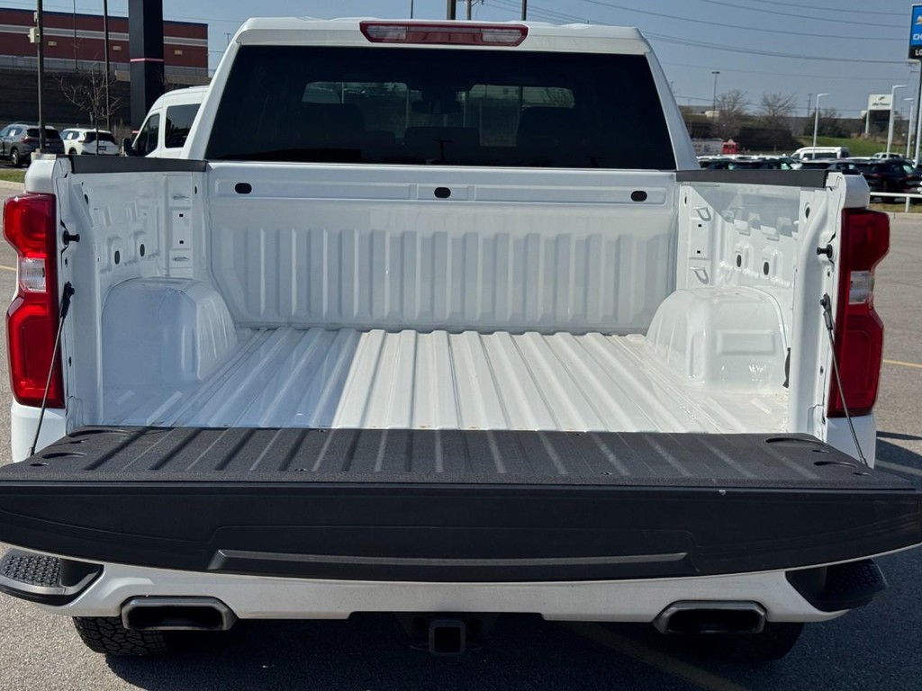 Chevrolet Silverado 1500 Vehicle Full-screen Gallery Image 04