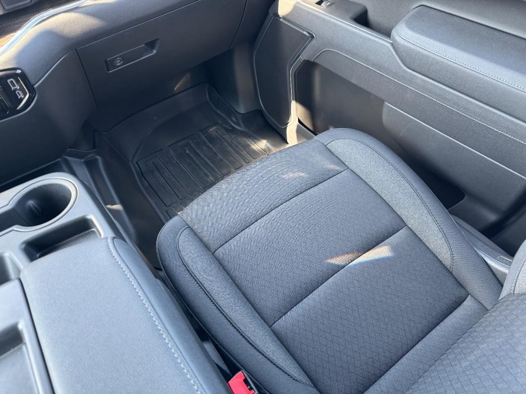 Chevrolet Silverado 1500 Vehicle Full-screen Gallery Image 15