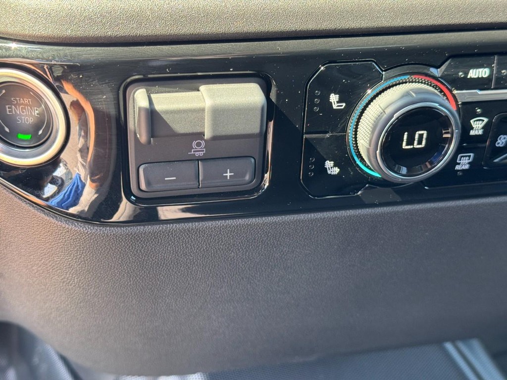 Chevrolet Silverado 1500 Vehicle Full-screen Gallery Image 23