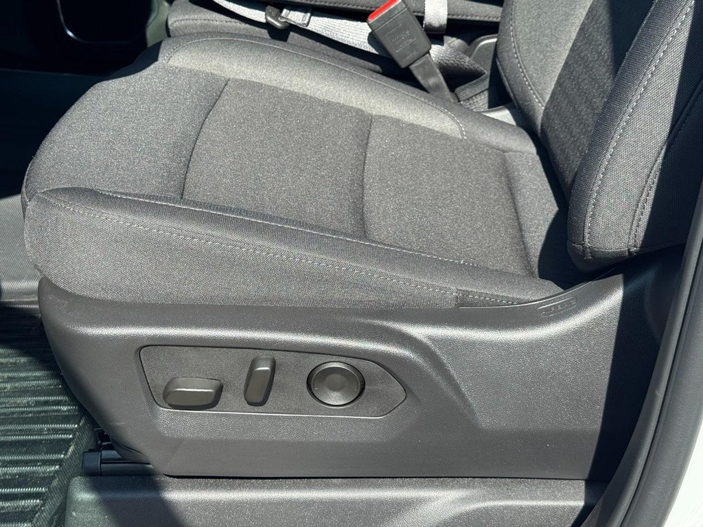 Chevrolet Silverado 1500 Vehicle Full-screen Gallery Image 25