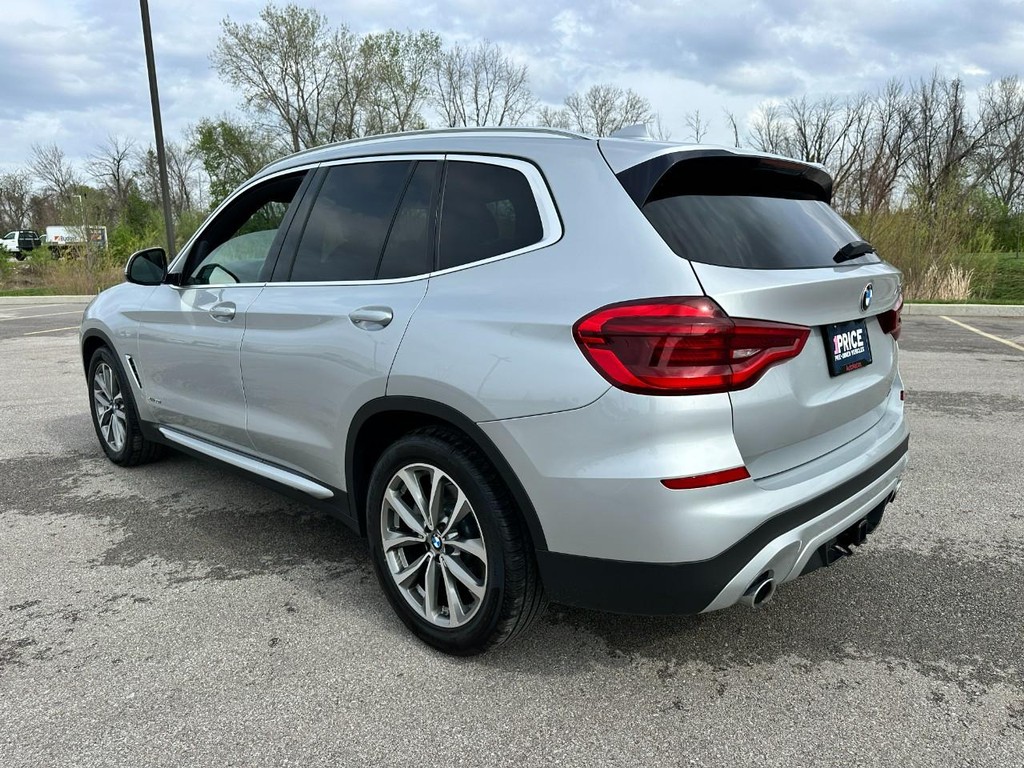 BMW X3 Vehicle Full-screen Gallery Image 03