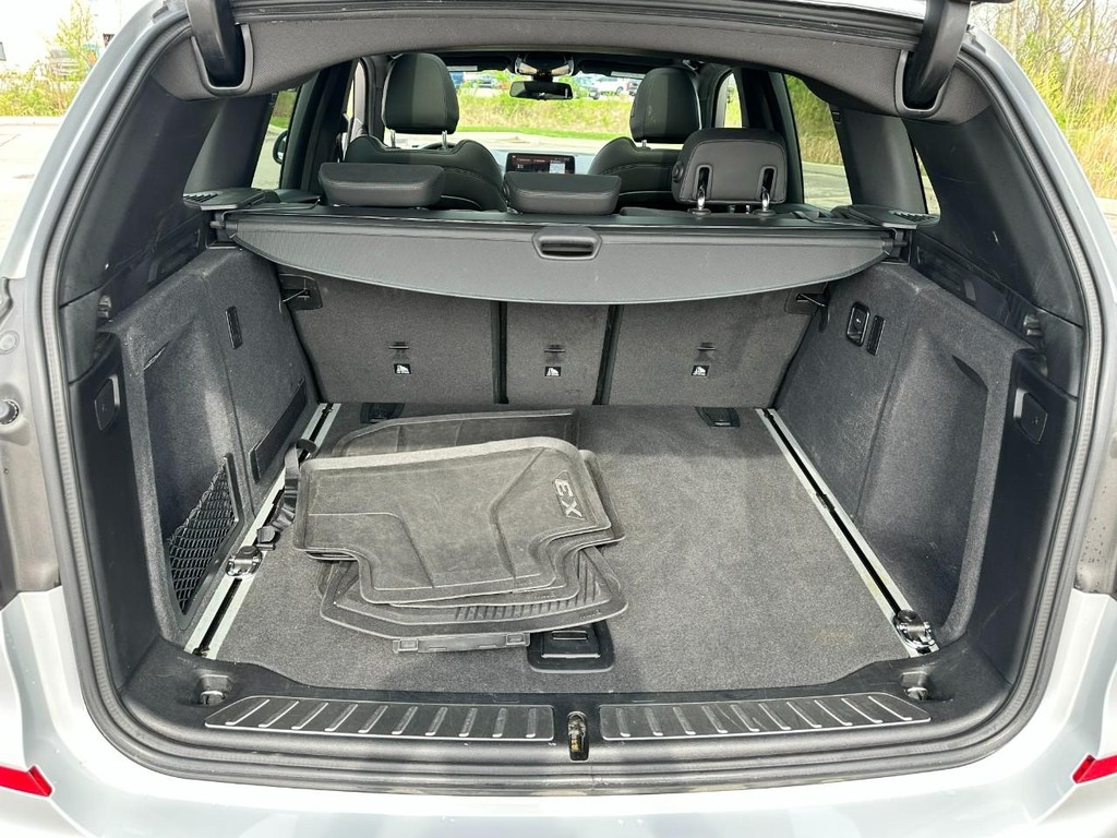 BMW X3 Vehicle Full-screen Gallery Image 05