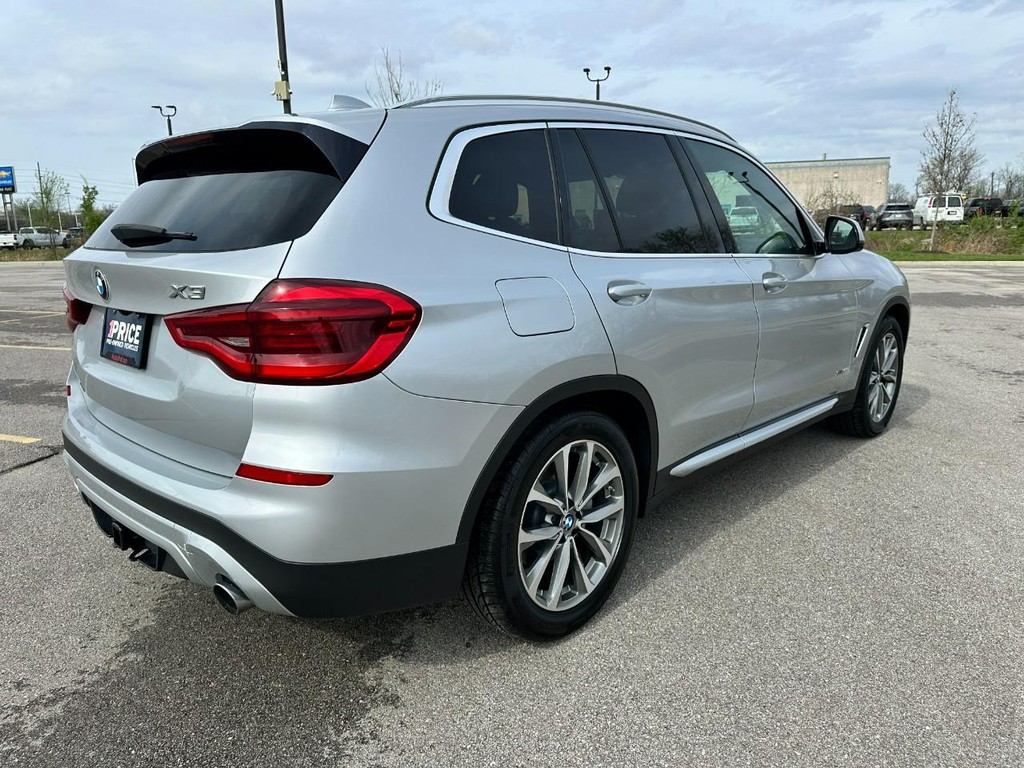 BMW X3 Vehicle Full-screen Gallery Image 06