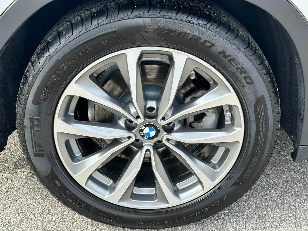 BMW X3 Vehicle Full-screen Gallery Image 07