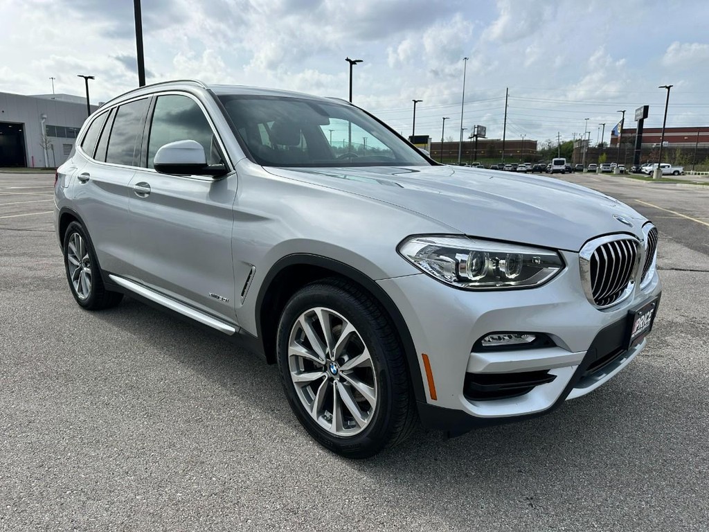 BMW X3 Vehicle Full-screen Gallery Image 08