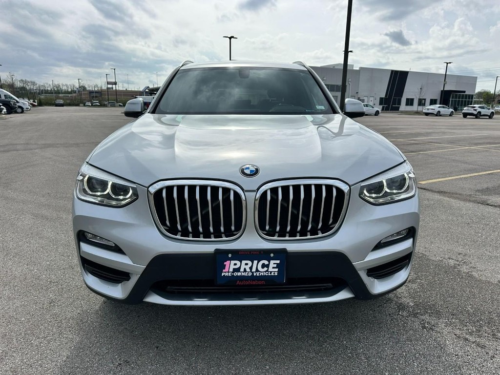 BMW X3 Vehicle Full-screen Gallery Image 09