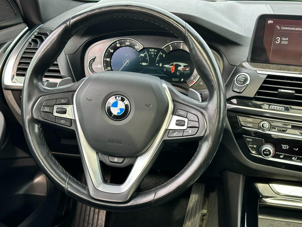 BMW X3 Vehicle Full-screen Gallery Image 13