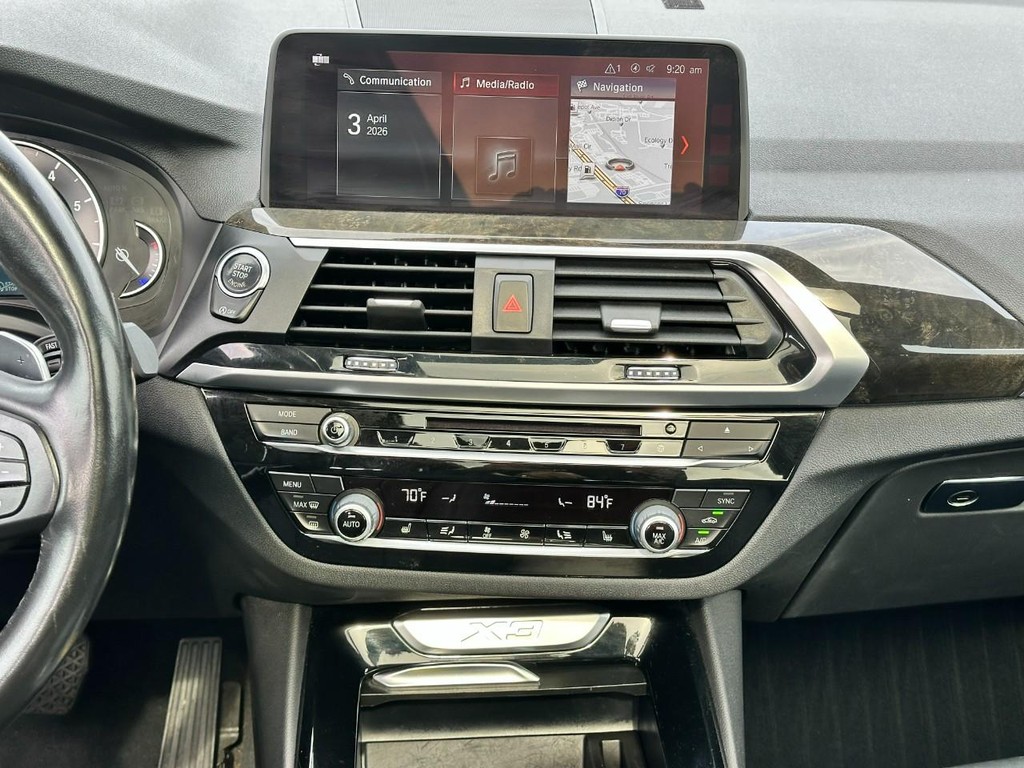 BMW X3 Vehicle Full-screen Gallery Image 14