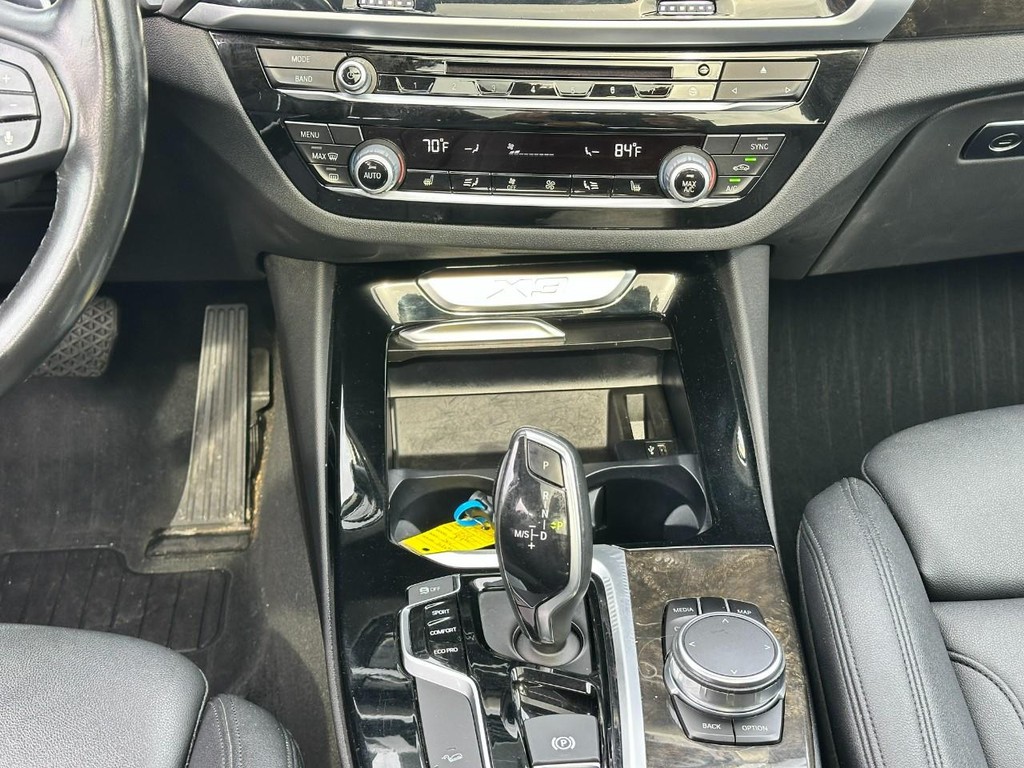 BMW X3 Vehicle Full-screen Gallery Image 15