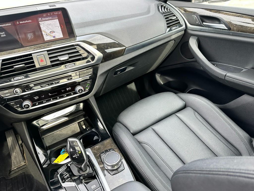 BMW X3 Vehicle Full-screen Gallery Image 16