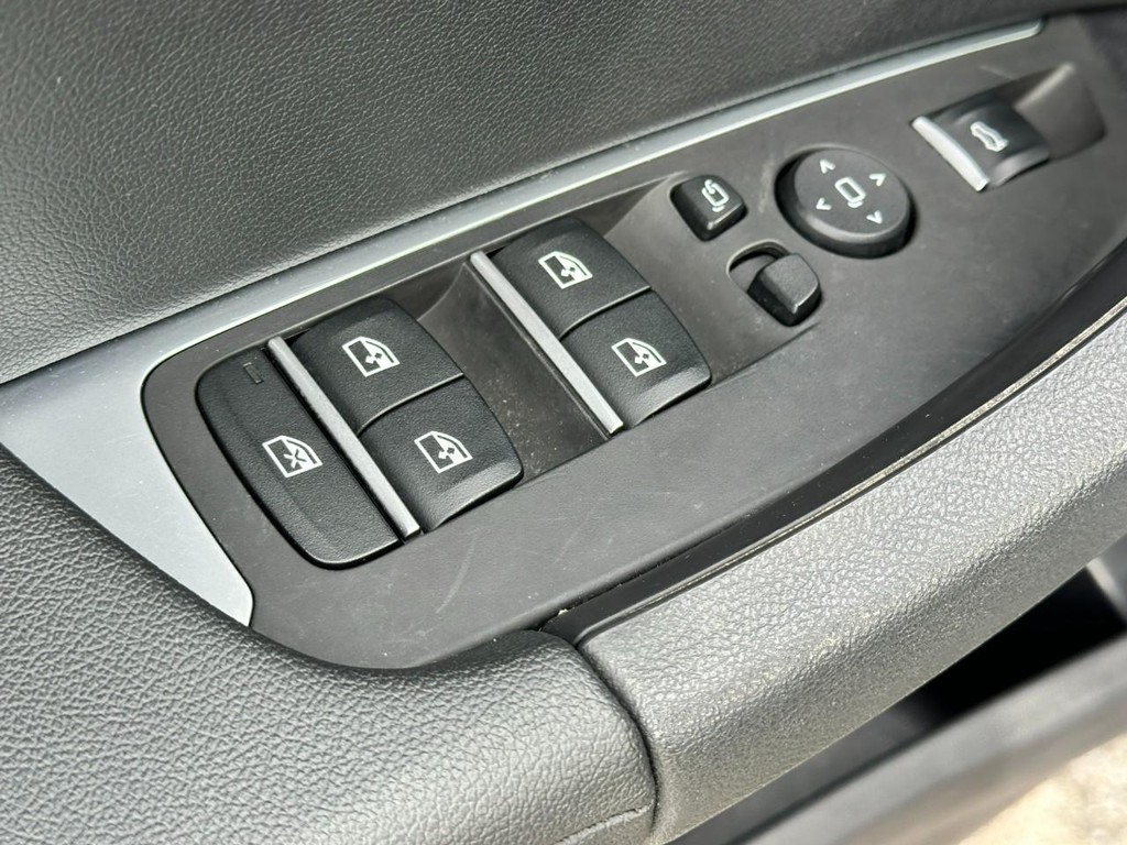 BMW X3 Vehicle Full-screen Gallery Image 17