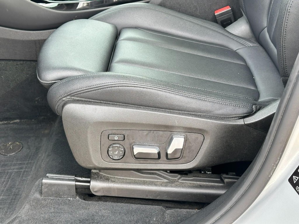 BMW X3 Vehicle Full-screen Gallery Image 19