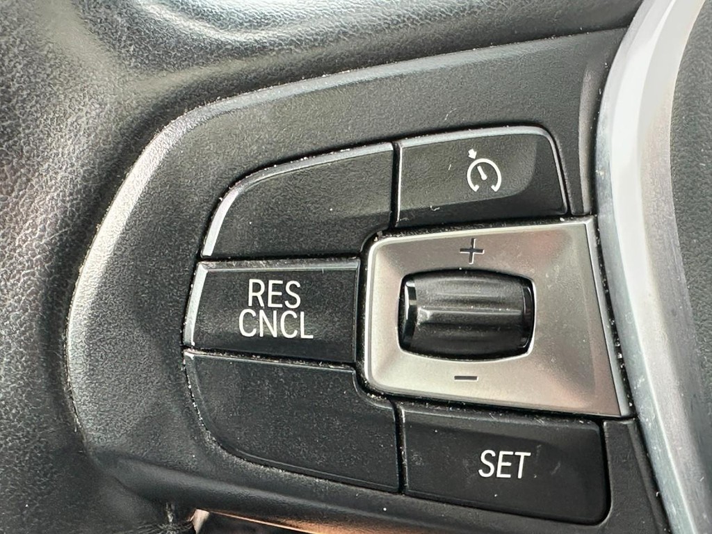 BMW X3 Vehicle Full-screen Gallery Image 20