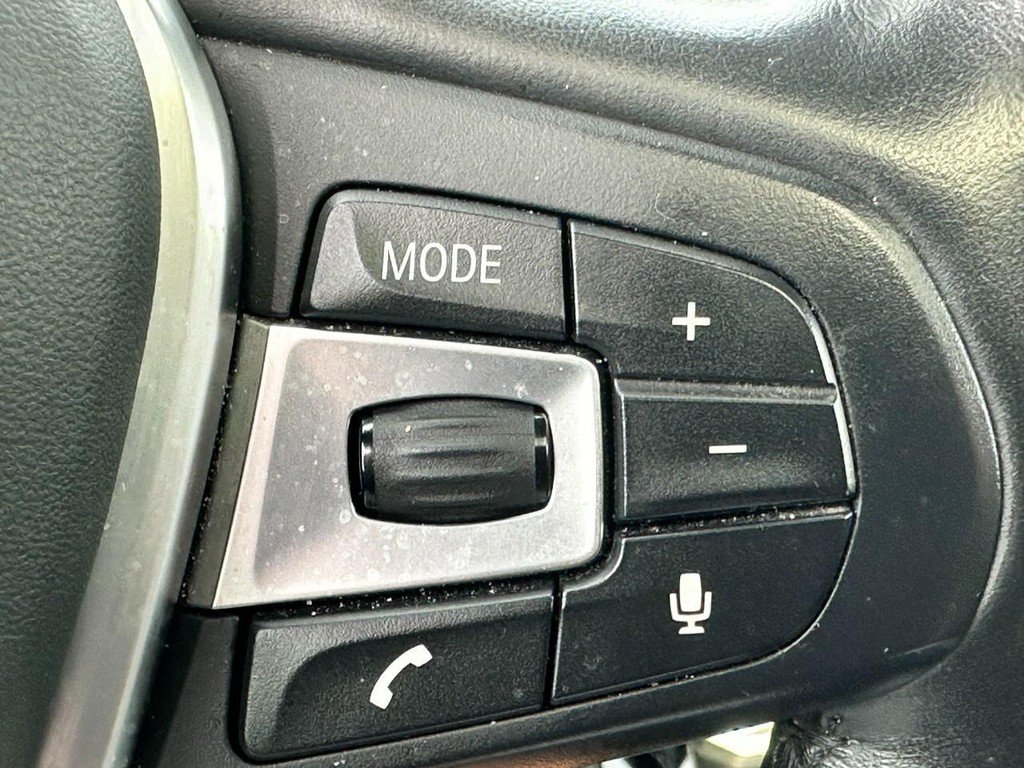 BMW X3 Vehicle Full-screen Gallery Image 21