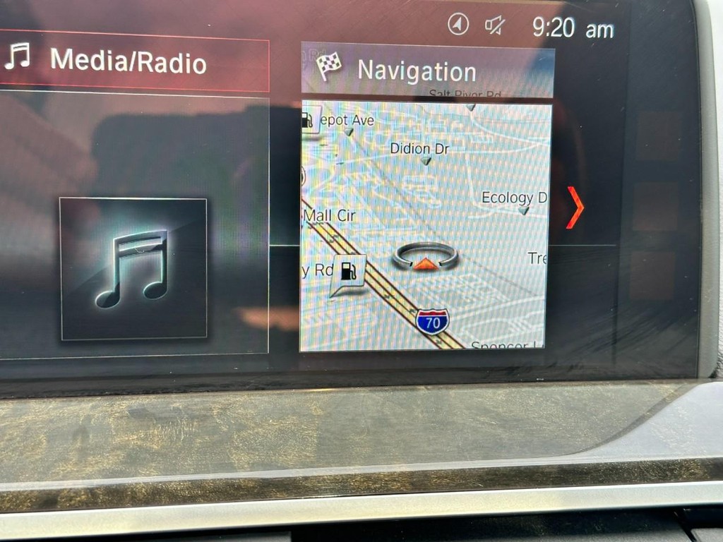 BMW X3 Vehicle Full-screen Gallery Image 24