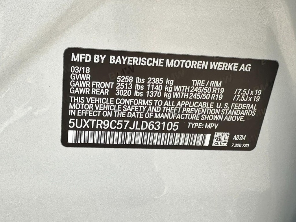 BMW X3 Vehicle Full-screen Gallery Image 26