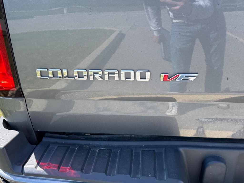 Chevrolet Colorado Vehicle Full-screen Gallery Image 08