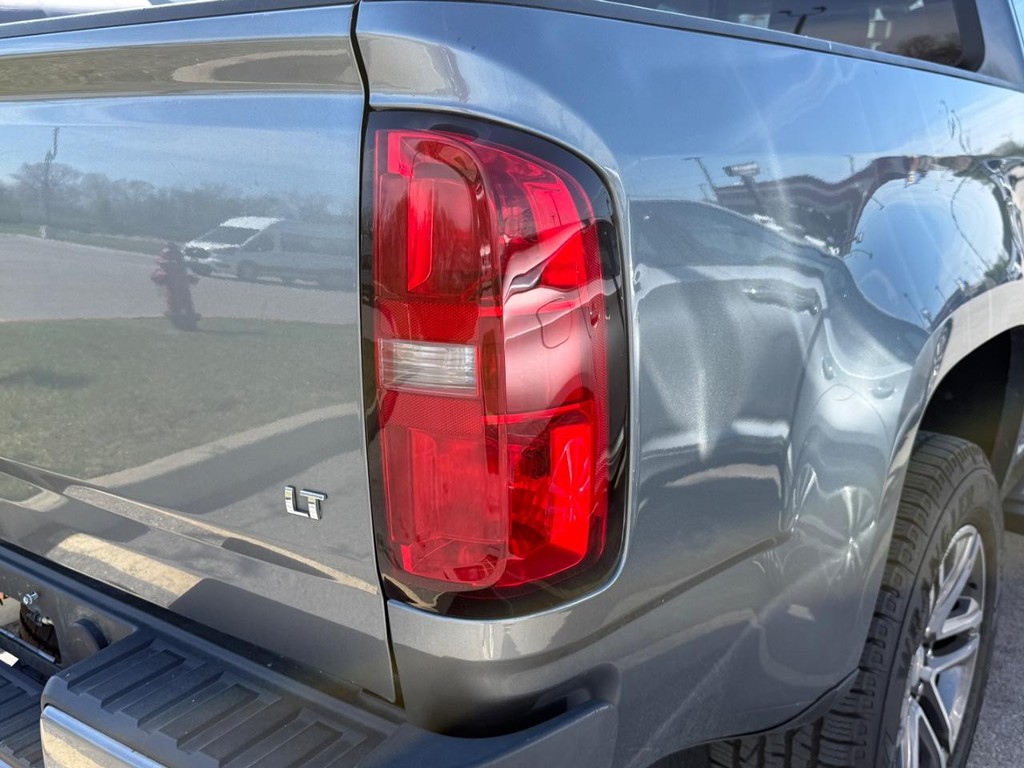 Chevrolet Colorado Vehicle Full-screen Gallery Image 13