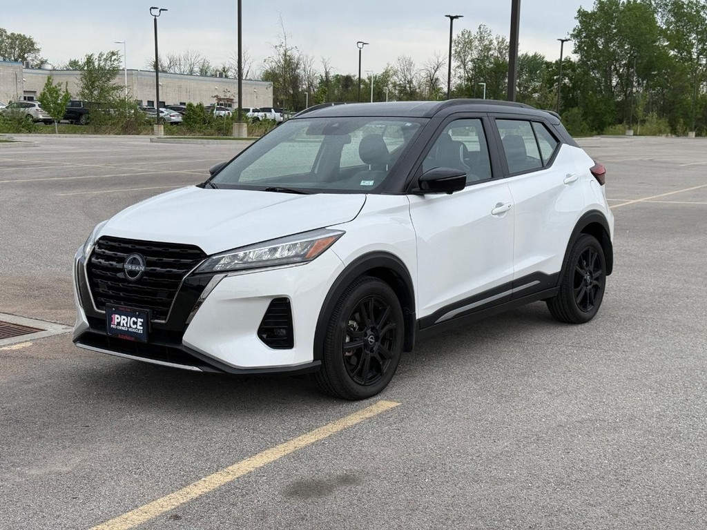 Nissan Kicks Vehicle Full-screen Gallery Image 01