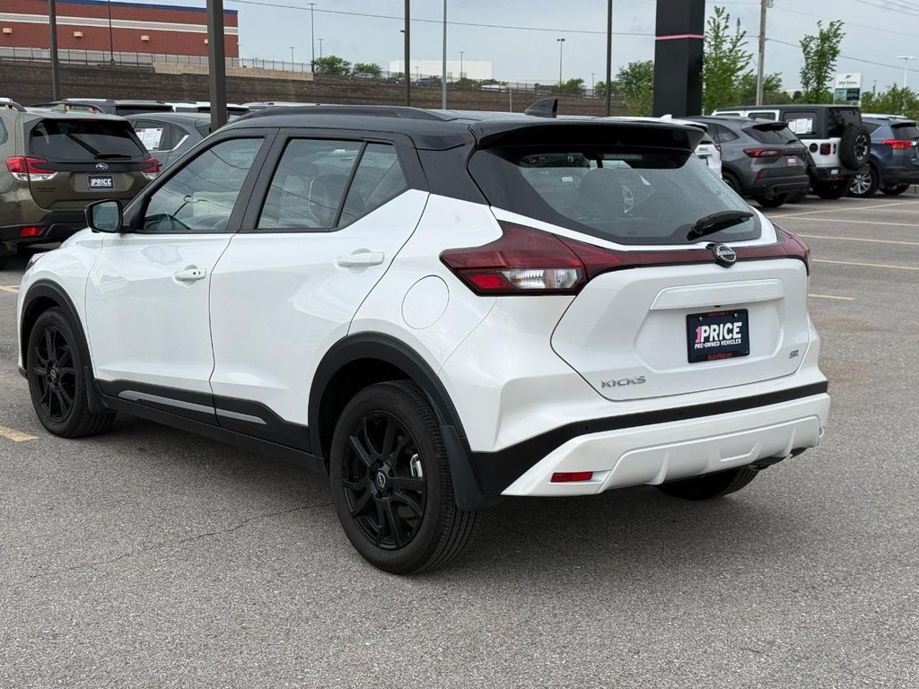 Nissan Kicks Vehicle Full-screen Gallery Image 03