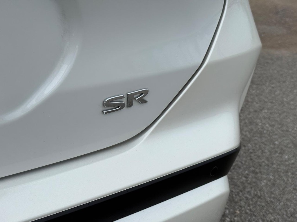 Nissan Kicks Vehicle Full-screen Gallery Image 06
