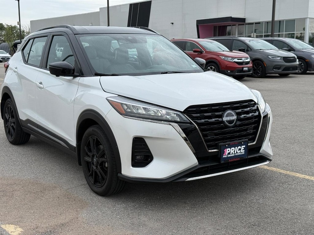 Nissan Kicks Vehicle Full-screen Gallery Image 09