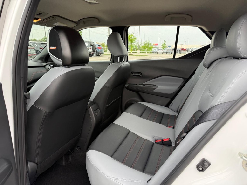 Nissan Kicks Vehicle Full-screen Gallery Image 11