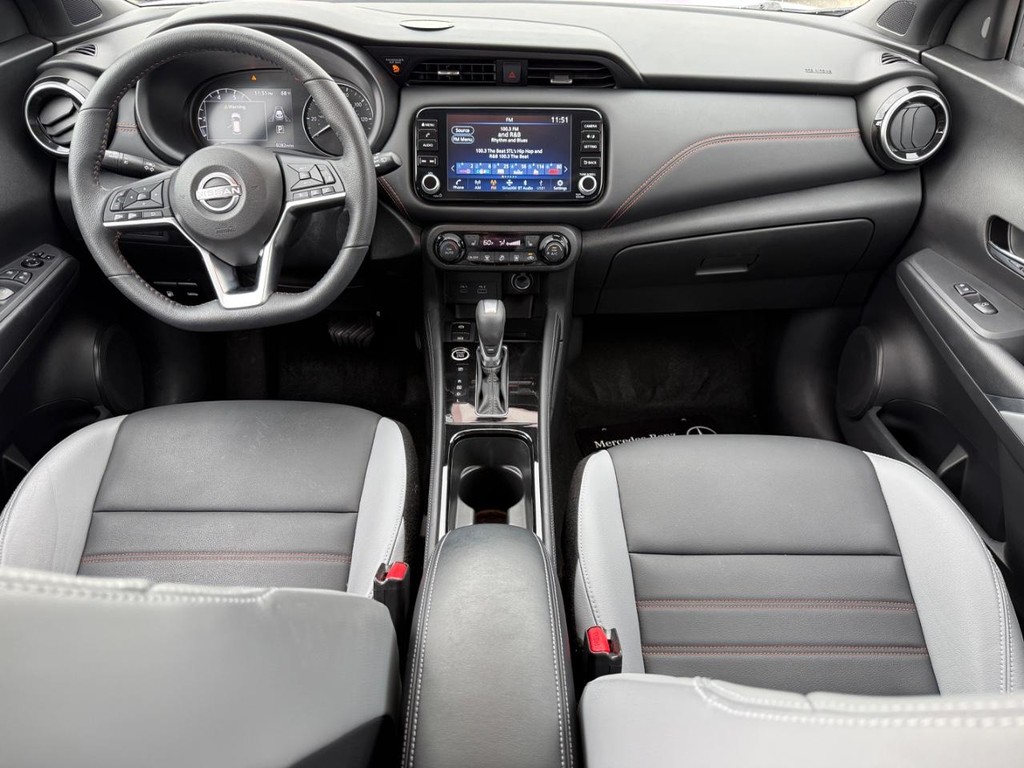 Nissan Kicks Vehicle Full-screen Gallery Image 12