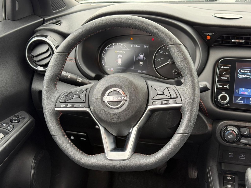 Nissan Kicks Vehicle Full-screen Gallery Image 13