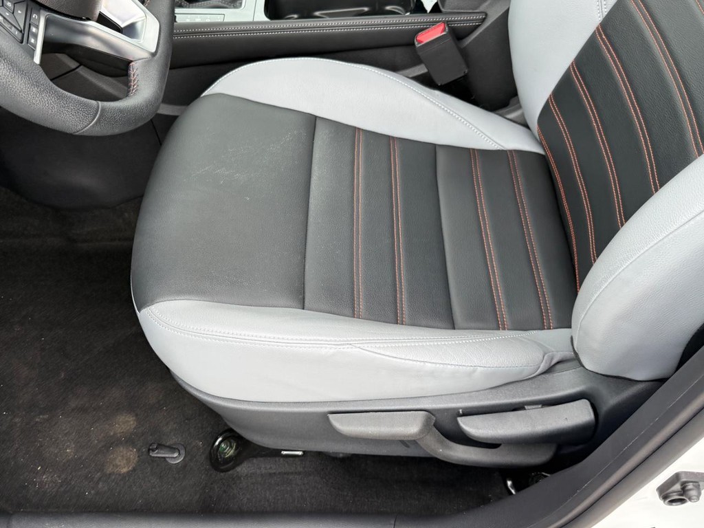 Nissan Kicks Vehicle Full-screen Gallery Image 17