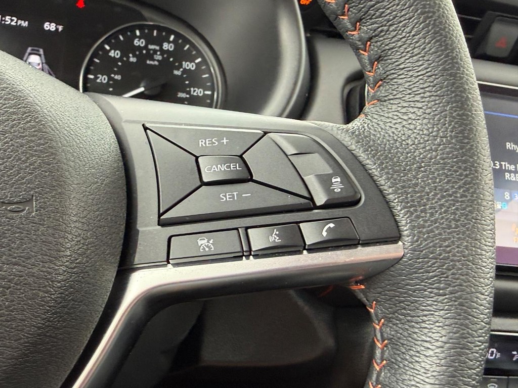 Nissan Kicks Vehicle Full-screen Gallery Image 19