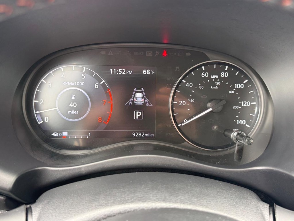 Nissan Kicks Vehicle Full-screen Gallery Image 20
