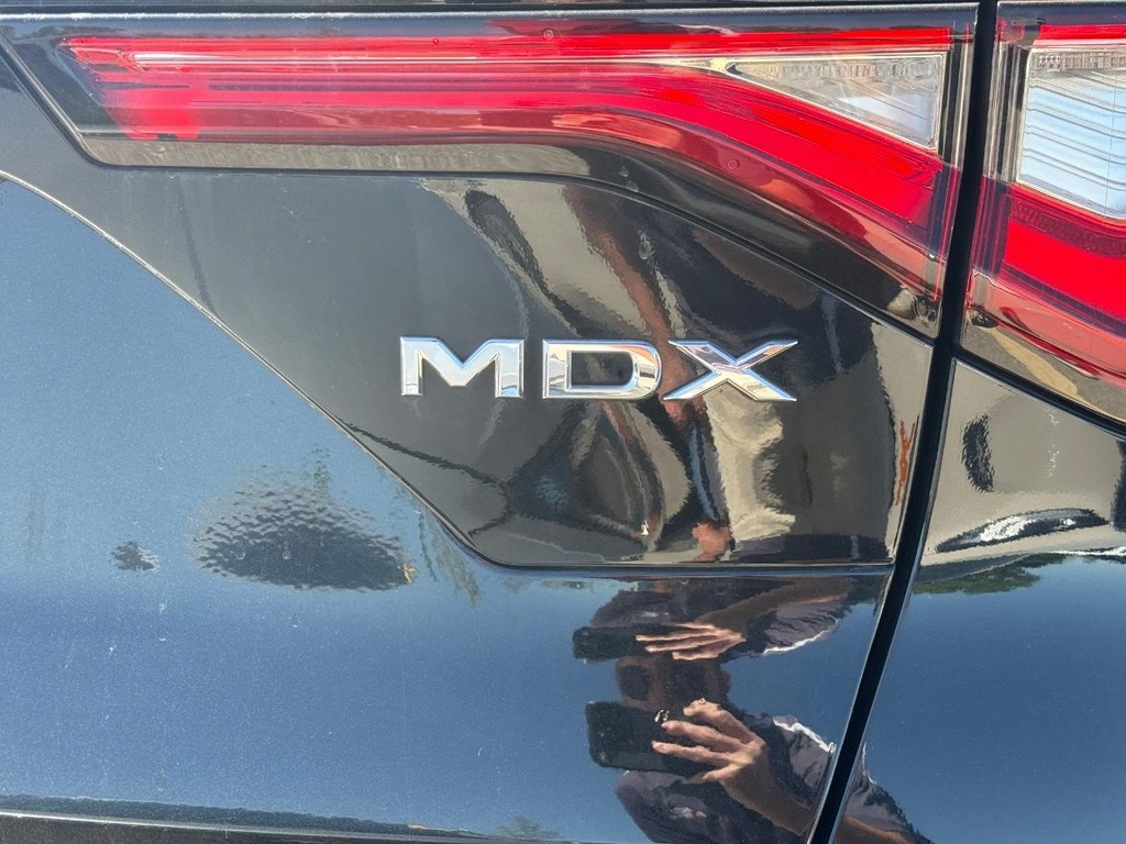 Acura MDX Vehicle Full-screen Gallery Image 10